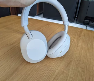 Test Sony WH-1000Xm5 : faut-il payer le design au prix fort pour une formule qui marche ?